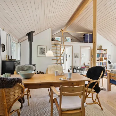 Holiday home Stunning In With Wifi Fur